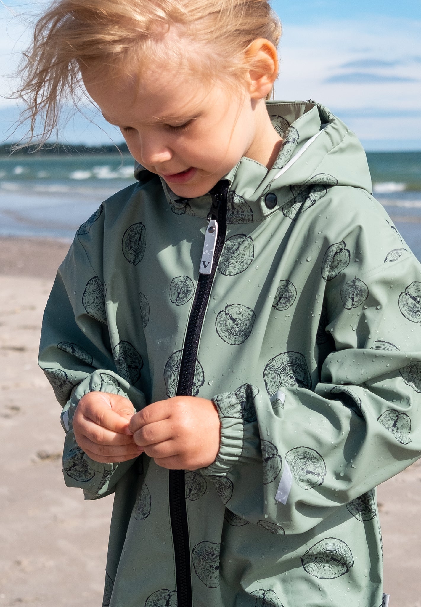 Unlined rain jacket, Green, Model image, Front, Close up